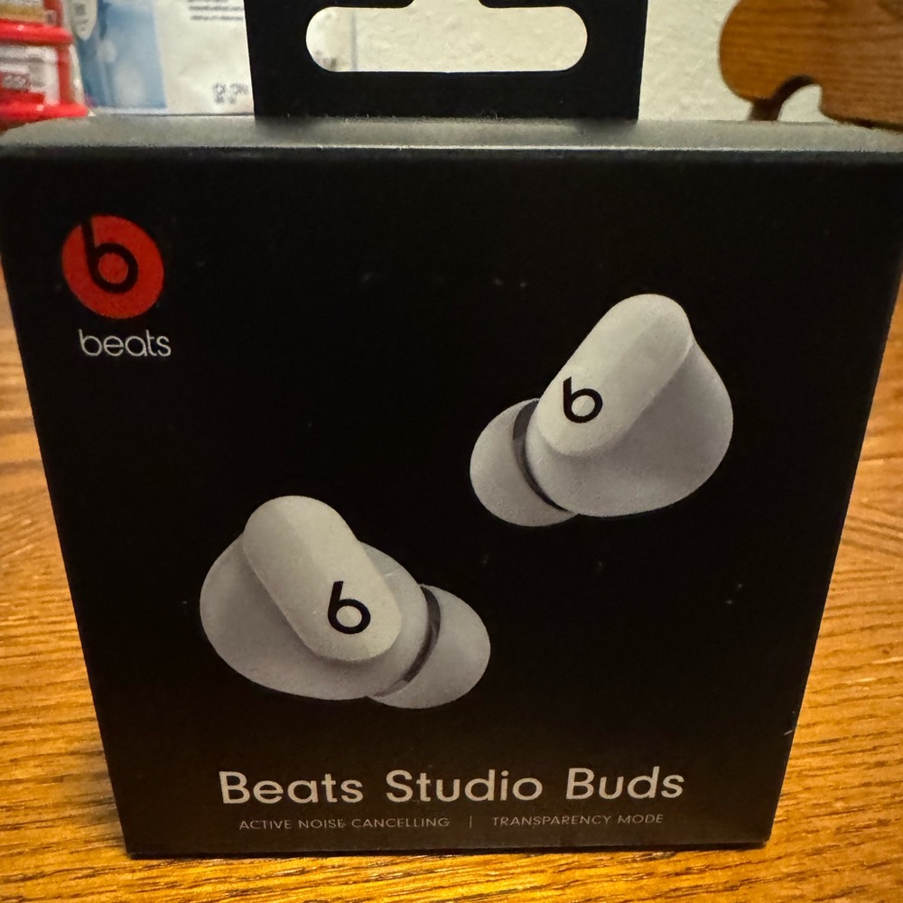 (SOLD)Beats by Dre Studio Buds - White